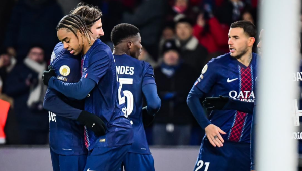 捷希源配资 一场3-0让榜首易主，大巴黎30分登顶，韩国天才进球立功